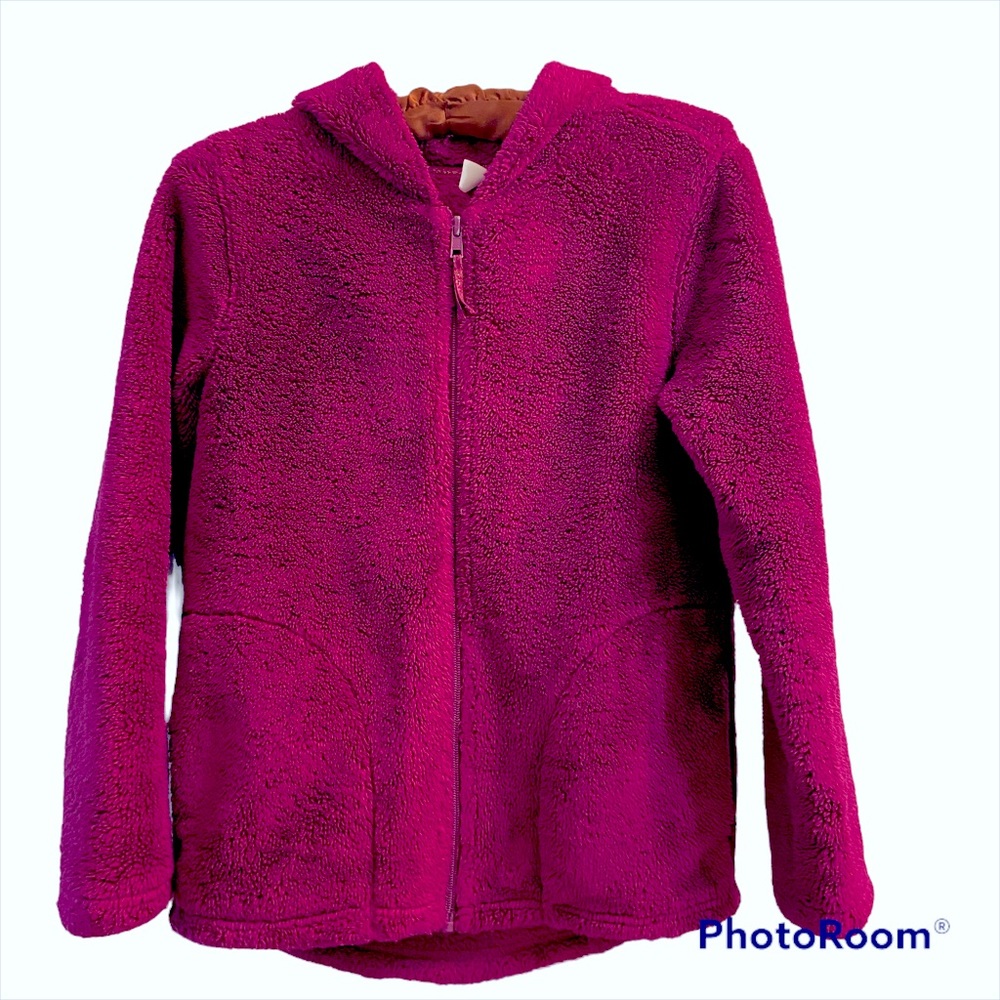 Girls cozy fuzzy hoodie size Large (10-12) Fuchsia. Front pockets zip up.